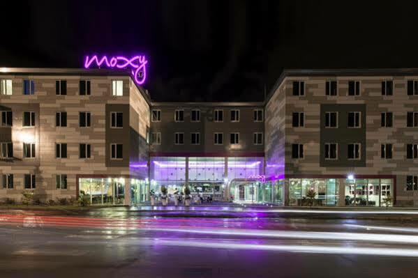 Hôtel Moxy Milan Malpensa Airport à Case Nuove  Extérieur photo